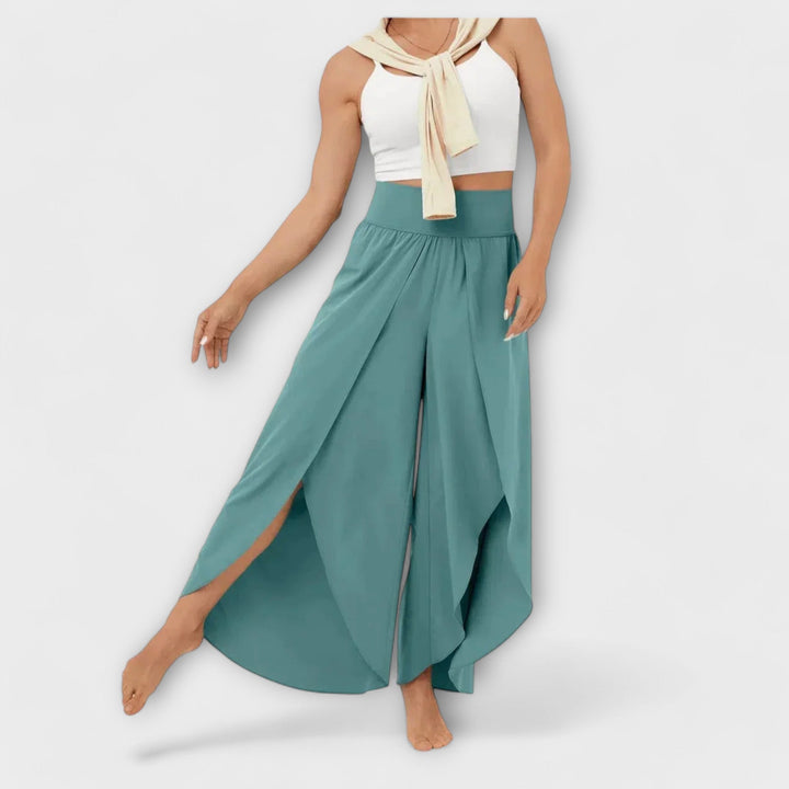 Leyranna – Flowing Summer Pants with Feminine Leg Slit