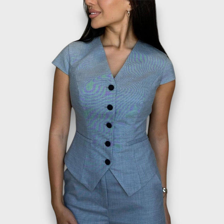 Laura – Elegant Set with Feminine Silhouette