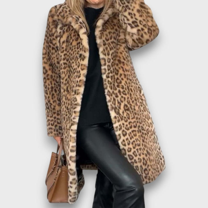 Lysandra – Elegant Leopard Coat