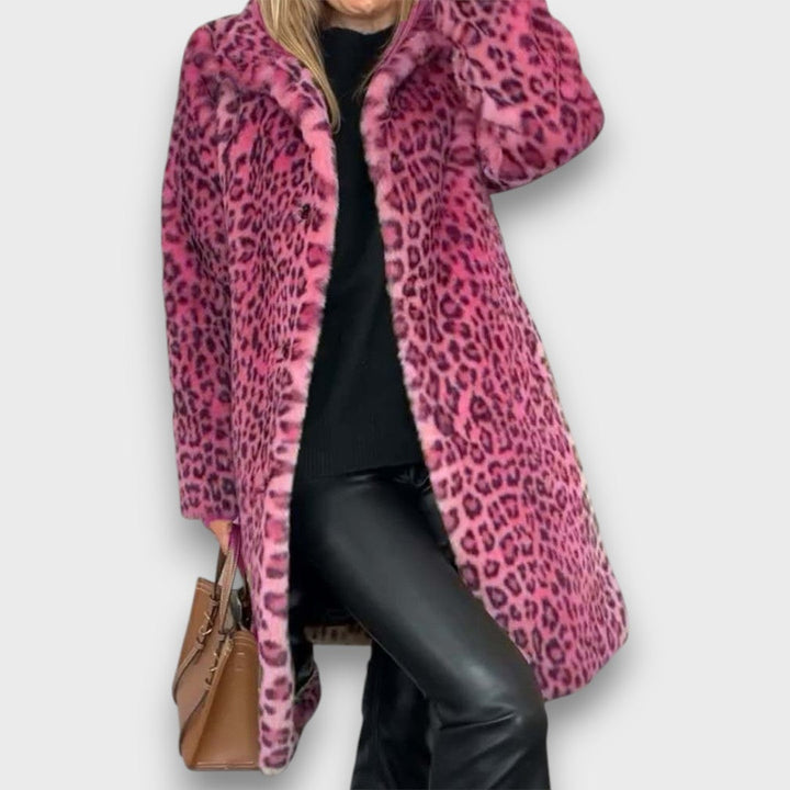 Lysandra – Elegant Leopard Coat