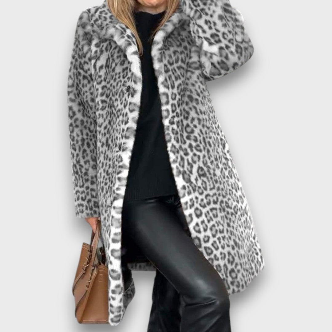 Lysandra – Elegant Leopard Coat