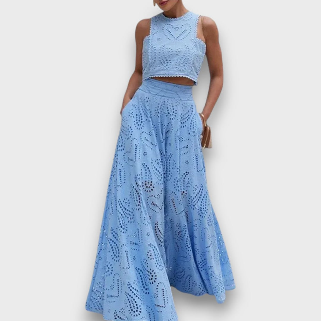 Lysara – Two-Piece with Cut-Out Romance