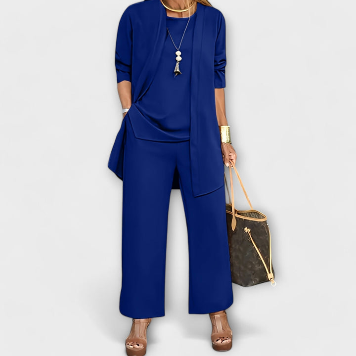 Lora – Three-Piece Set Look with Soft Cardigan