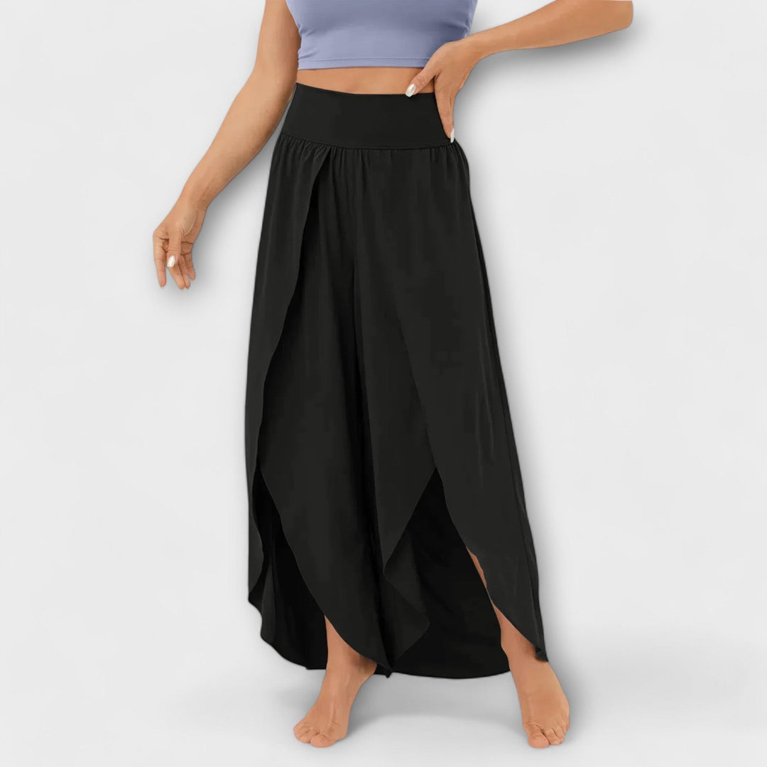 Leyranna – Flowing Summer Pants with Feminine Leg Slit