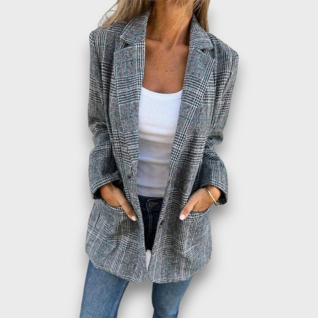 Marvienne – Elegant Blazer with Clear Lines
