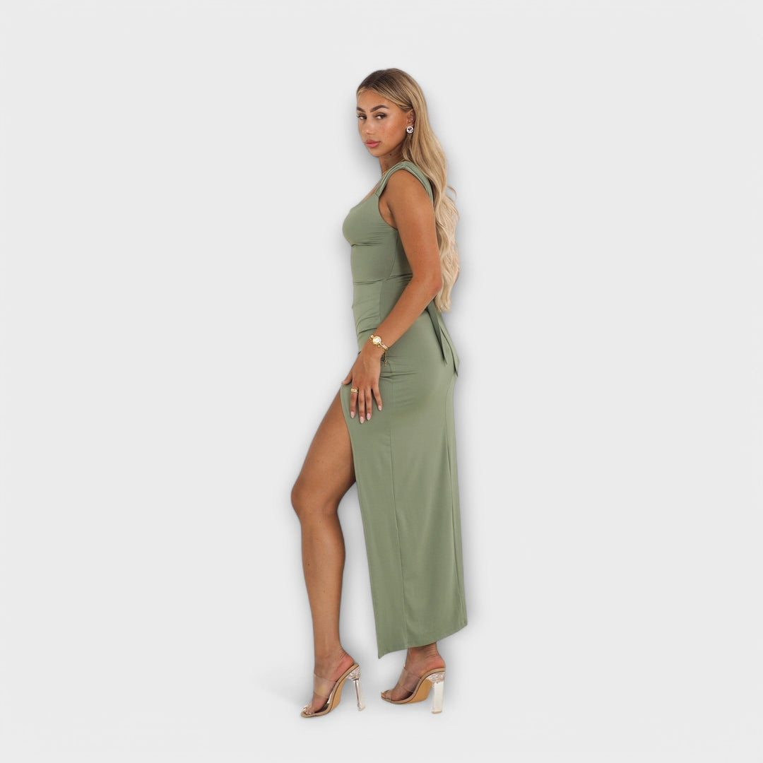 Umara – Figure-Hugging Maxi Dress with Slit