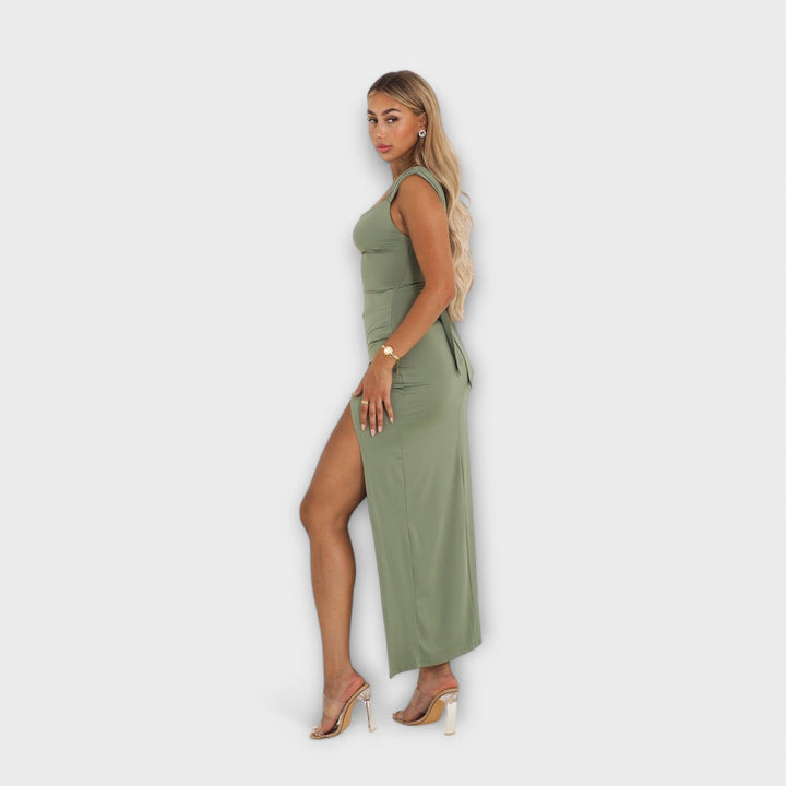Umara – Figure-Hugging Maxi Dress with Slit