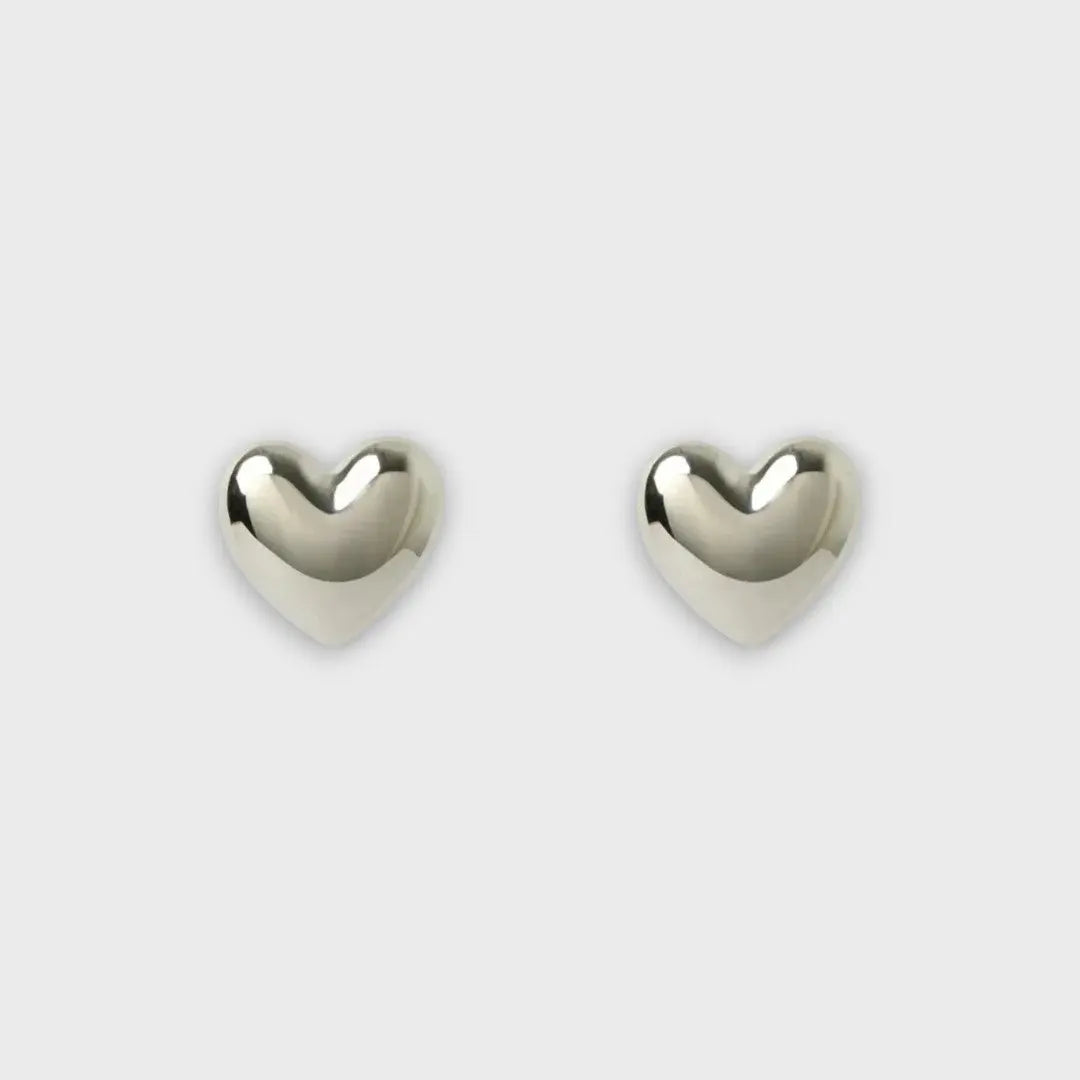 Harpy – Heart-Shaped Stud Earrings