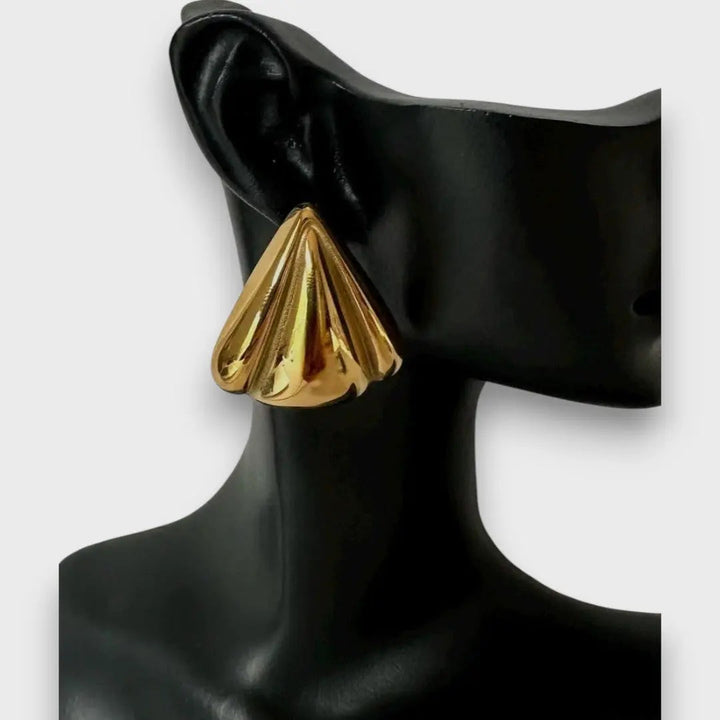 Nuna – Golden Stud Earrings with Sculptural Character