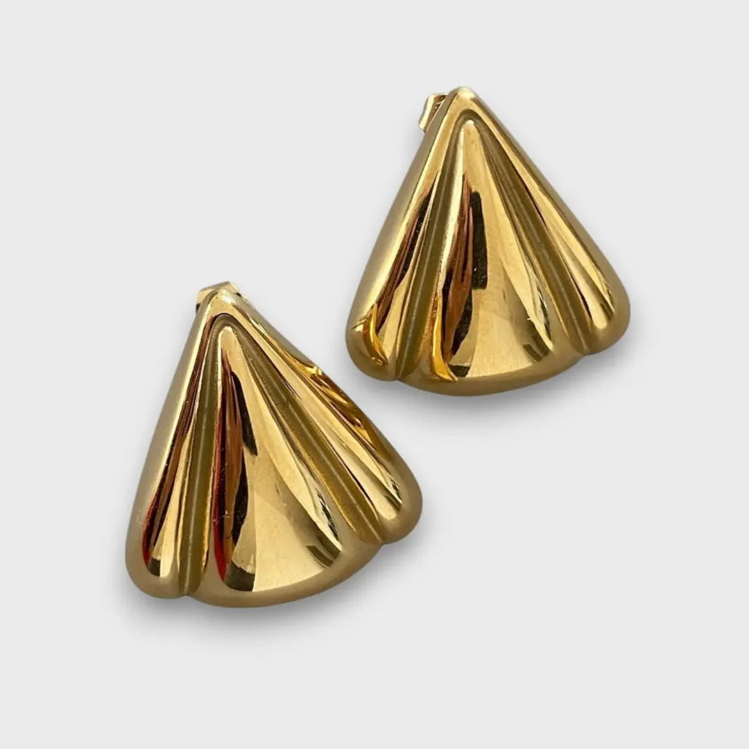 Nuna – Golden Stud Earrings with Sculptural Character