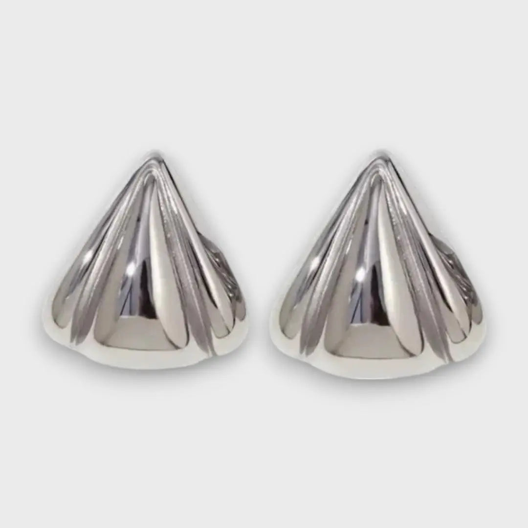 Nuna – Golden Stud Earrings with Sculptural Character