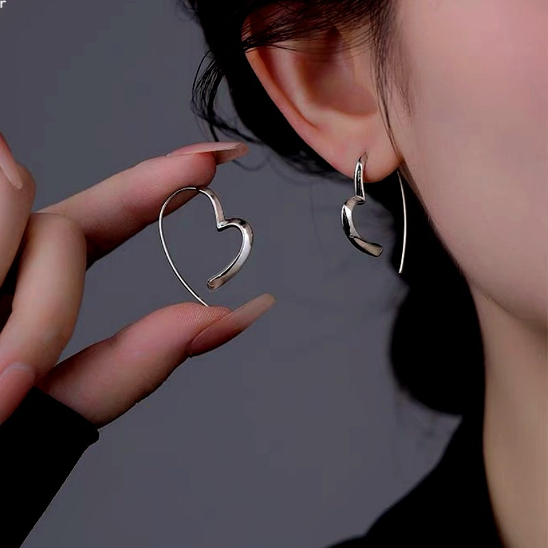 Valenne – Open Heart Thread Earrings with Modern Grace