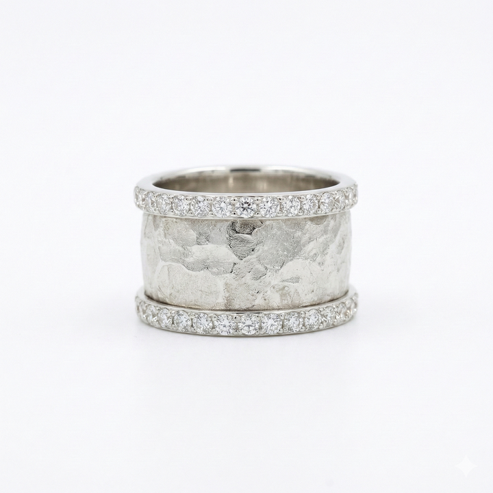 Elovia – Hammered Silver Ring