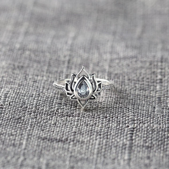 Calixa – Lotus Statement Ring