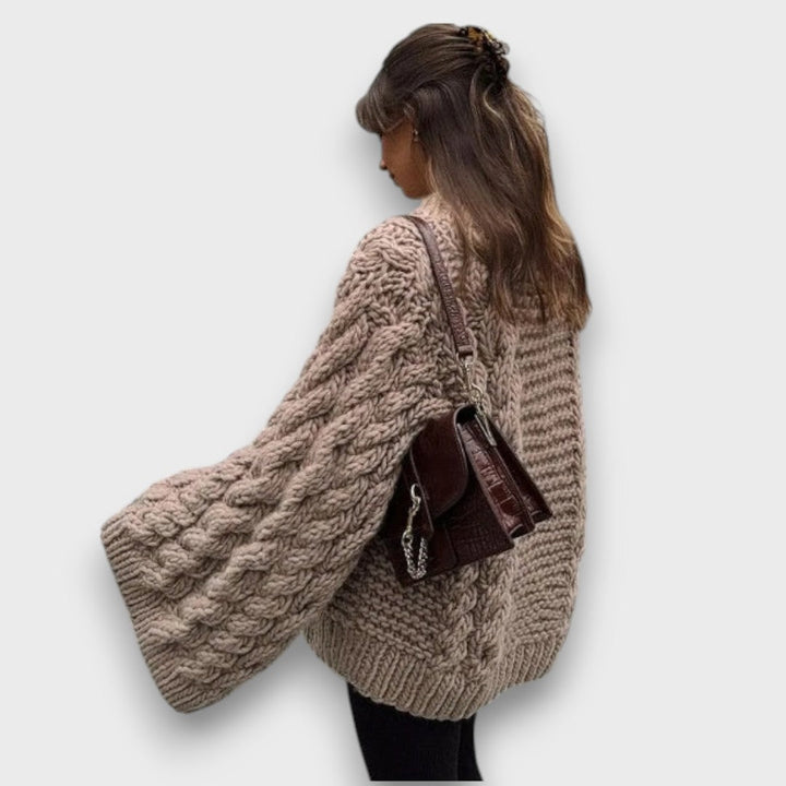 Knita – Chunky Knit Sweater with Cable Pattern