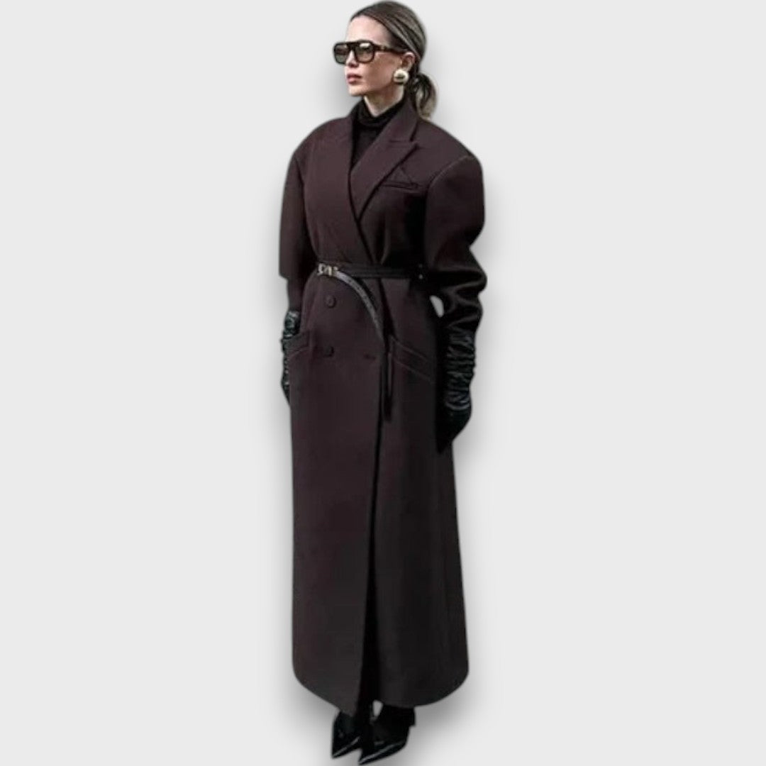 Oslaine – Maximalist coat with masculine silhouette