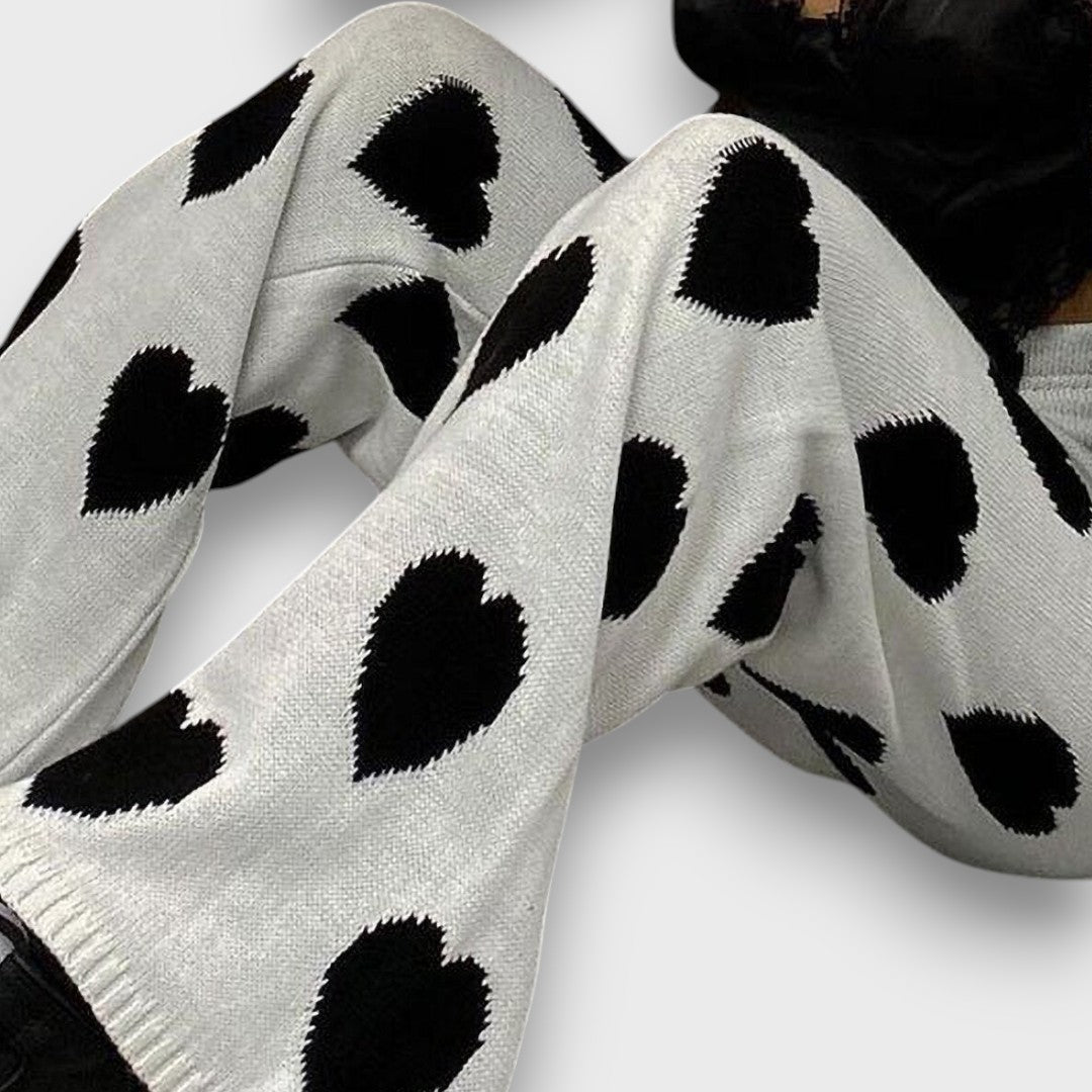 Nuvia – Wide Pants with Heart Pattern