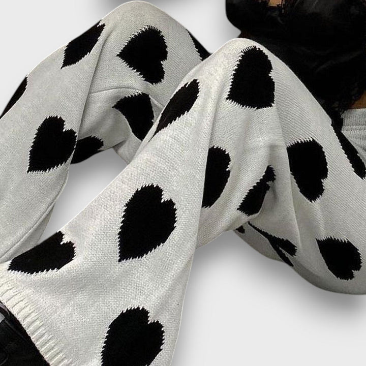Nuvia – Wide Pants with Heart Pattern