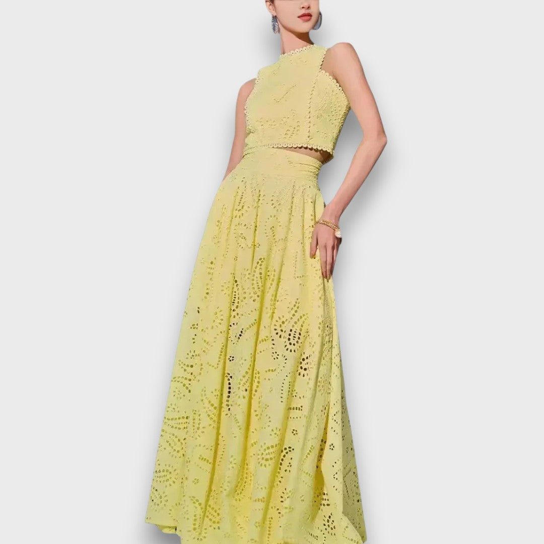 Lysara – Two-Piece with Cut-Out Romance