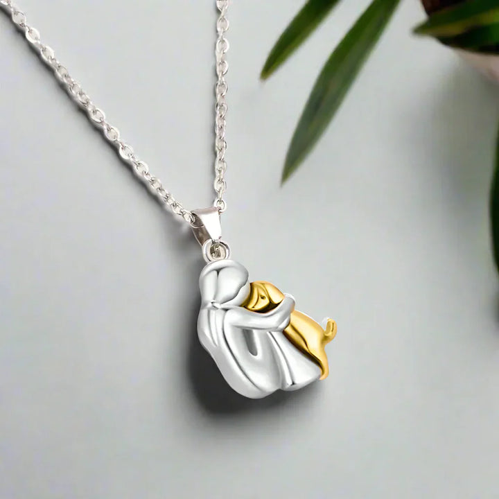 Amora – Hug Pendant Necklace with Heartfelt Bond