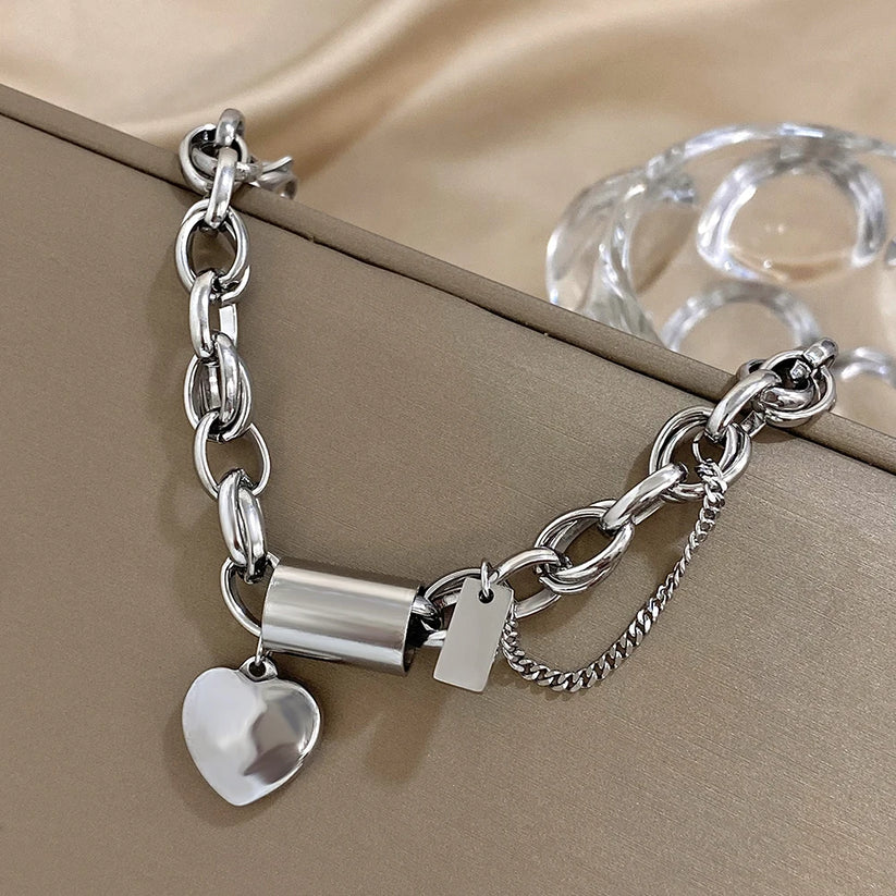 Amoria – Gold Chain Bracelet with Heart Accent