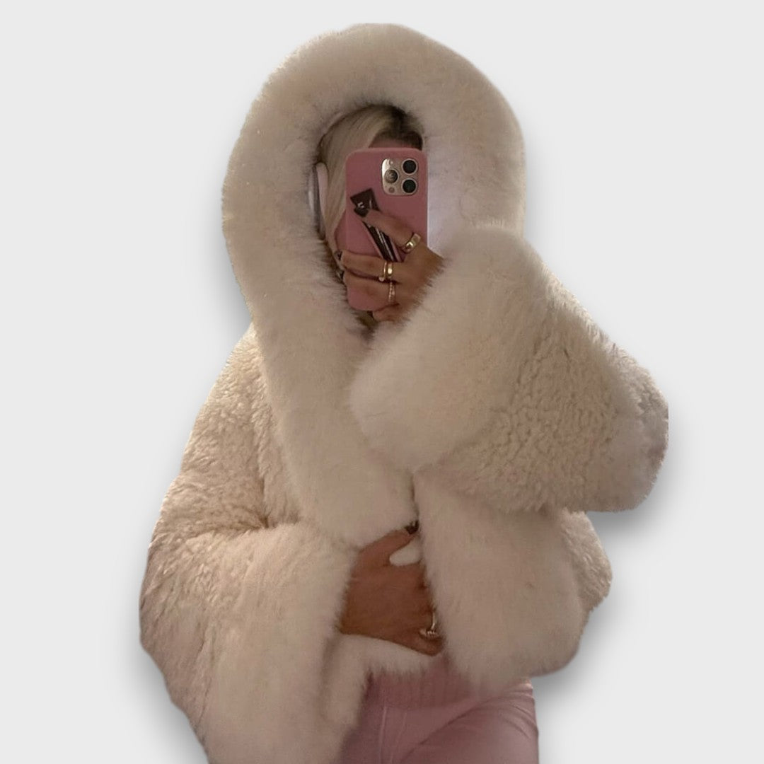 Noeline – Short Jacket Made of Faux Fur with Hood