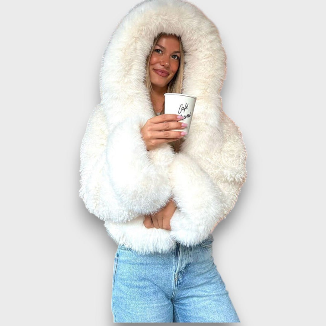Noeline – Short Jacket Made of Faux Fur with Hood