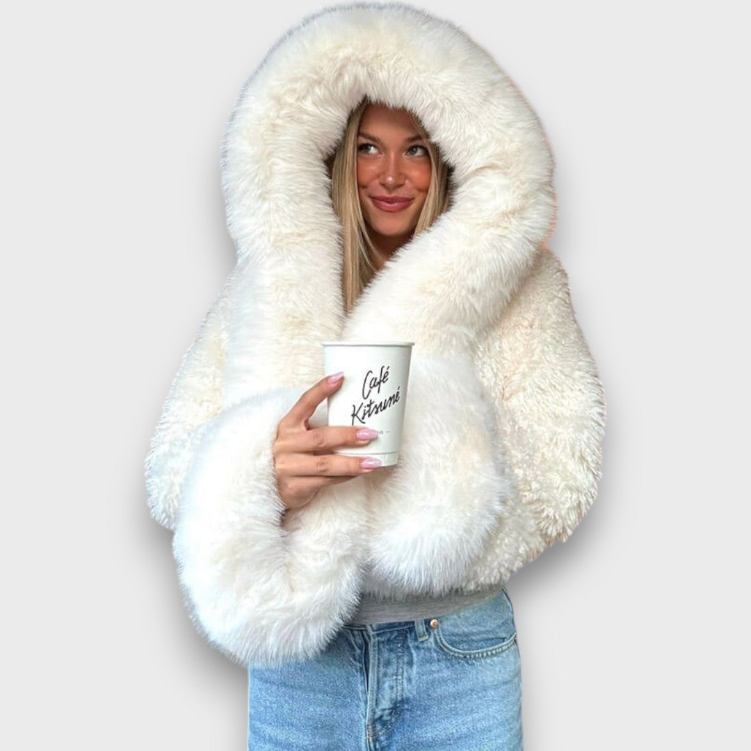 Noeline – Short Jacket Made of Faux Fur with Hood