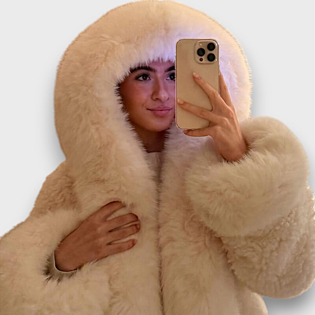 Noeline – Short Jacket Made of Faux Fur with Hood