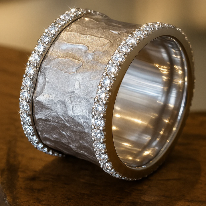 Elovia – Hammered Silver Ring