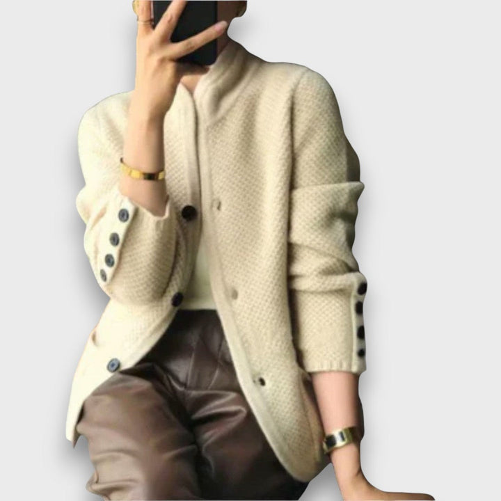Alissa – Stylish and Cozy Cardigan