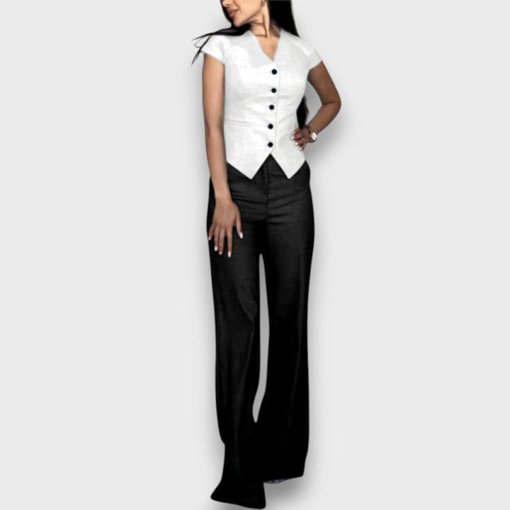 Laura – Elegant Set with Feminine Silhouette