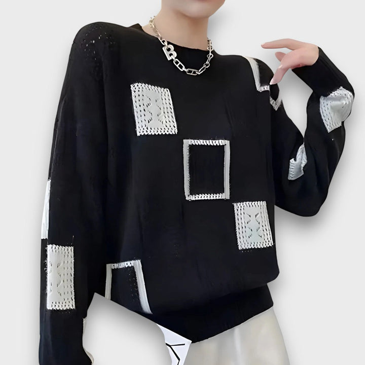 Avenna – Sweater with Graphic Pattern