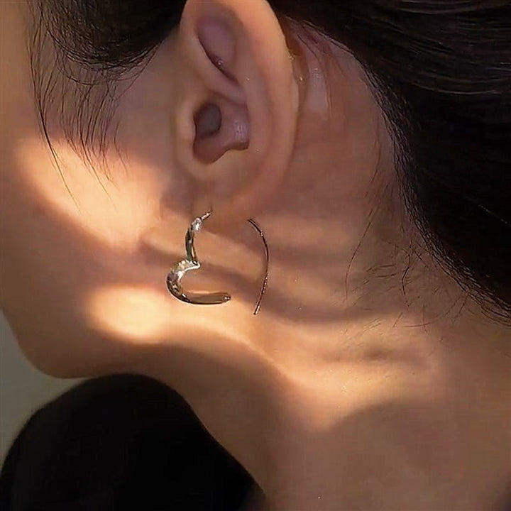 Valenne – Open Heart Thread Earrings with Modern Grace