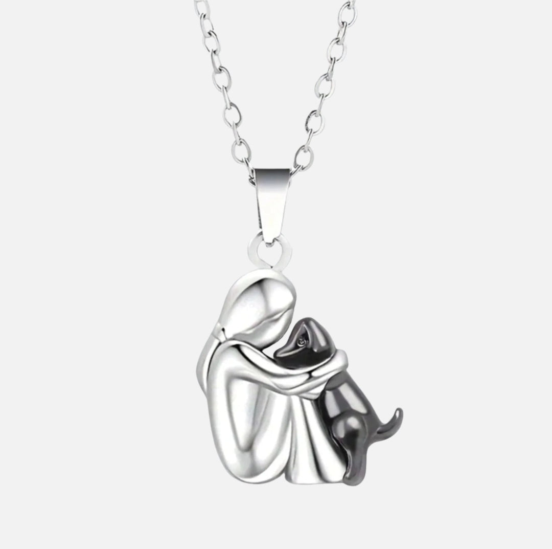 Amora – Hug Pendant Necklace with Heartfelt Bond