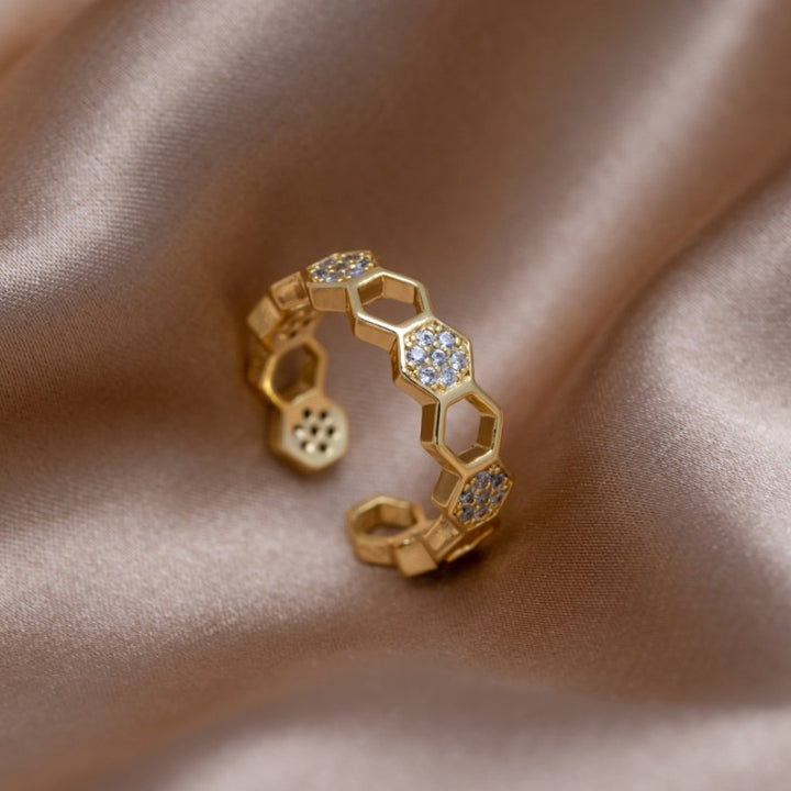Solenna – Honeycomb Crystal Ring