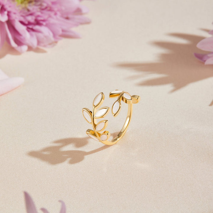 Arden – Sculpted Leaf Ring