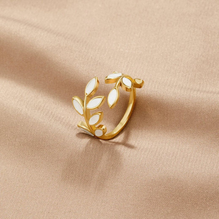 Arden – Sculpted Leaf Ring