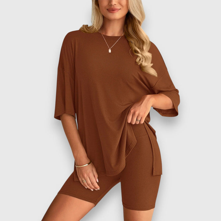 Malia – Lounge Set of Oversized Shirt and Shorts