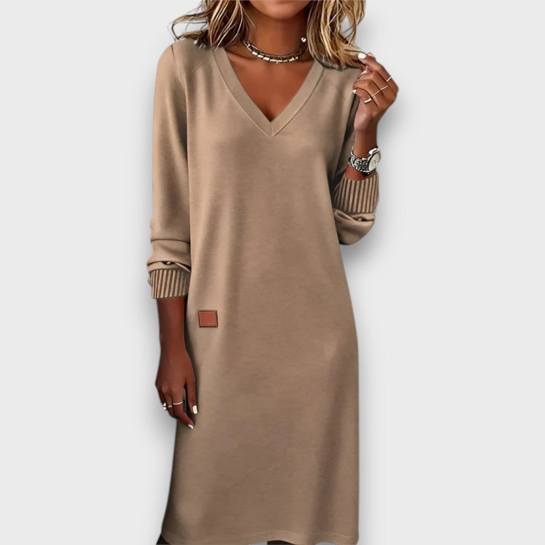 Haylen – Relaxed Knit V-Neck Dress