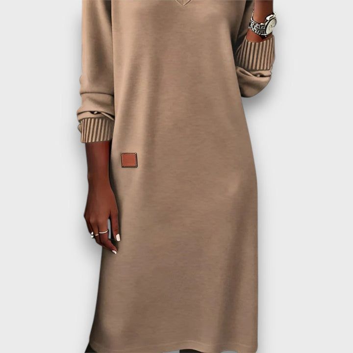 Haylen – Relaxed Knit V-Neck Dress