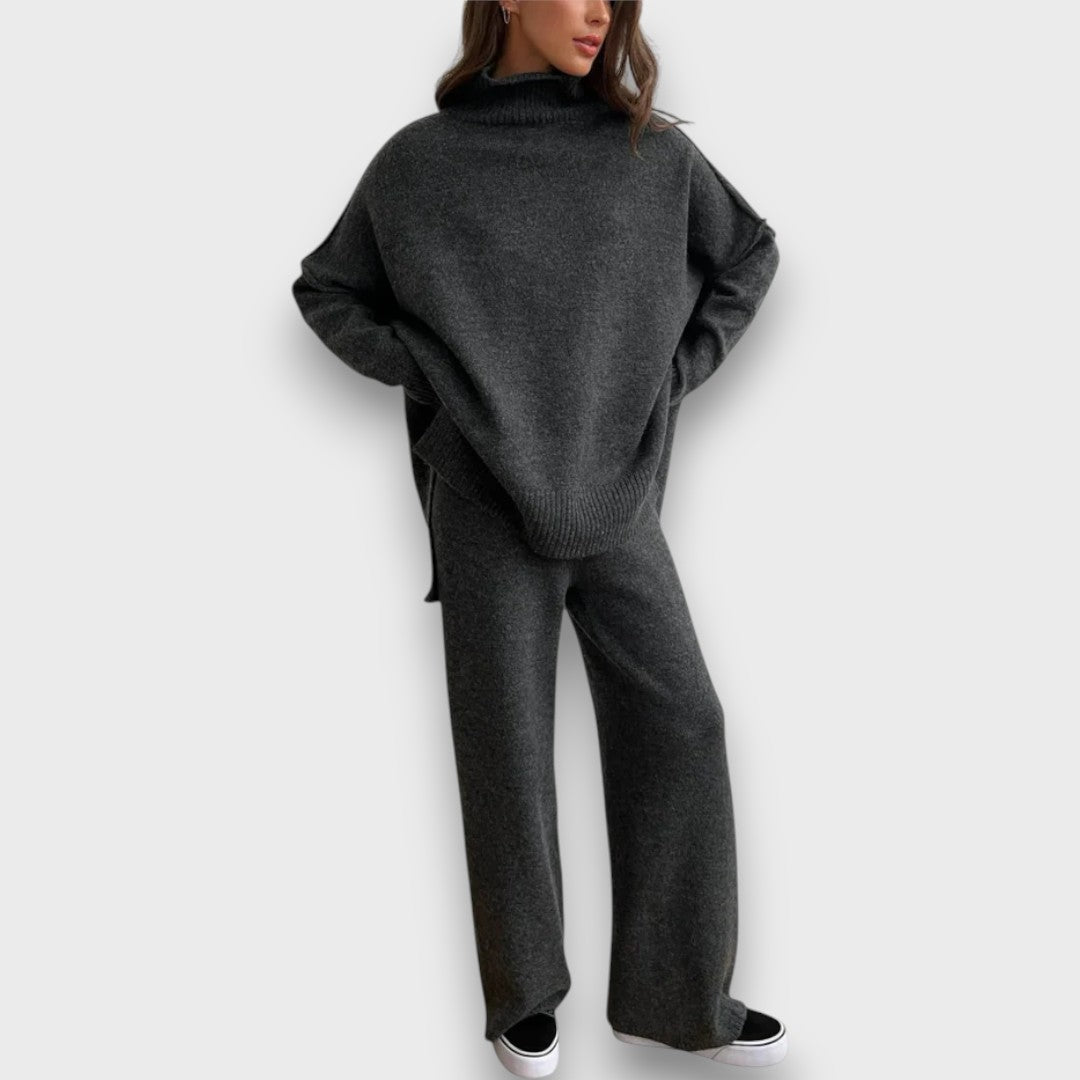 Gevanna – Two-Piece Knitted Set with Roll Neck