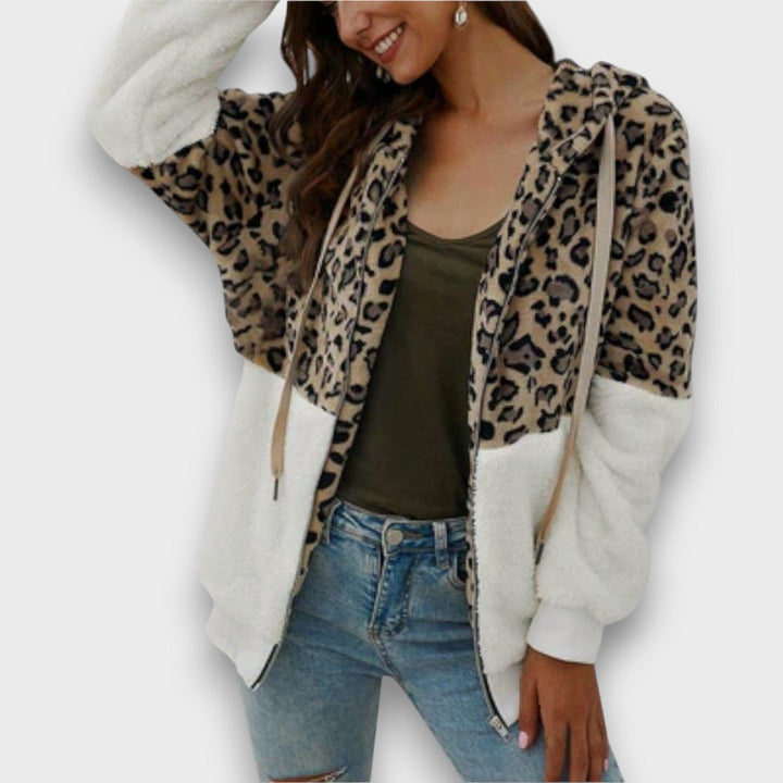 Lea – Cozy Leopard Hoodie