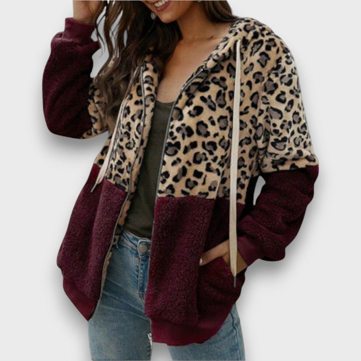 Lea – Cozy Leopard Hoodie