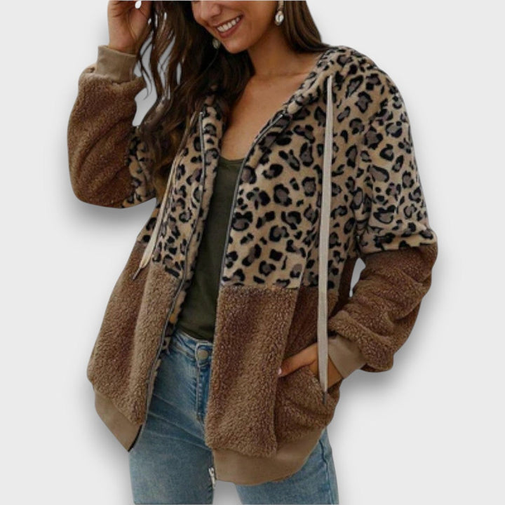 Lea – Cozy Leopard Hoodie