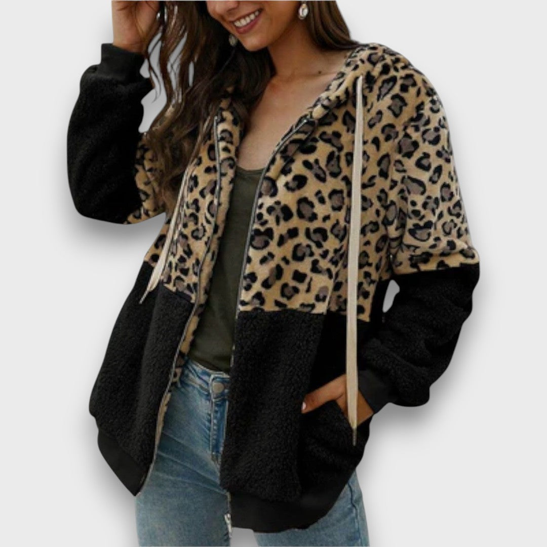 Lea – Cozy Leopard Hoodie