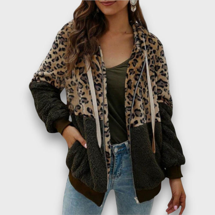 Lea – Cozy Leopard Hoodie