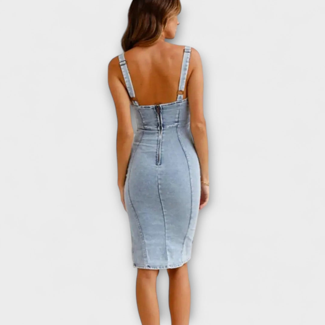 Daria – Figure-hugging dress in vintage wash