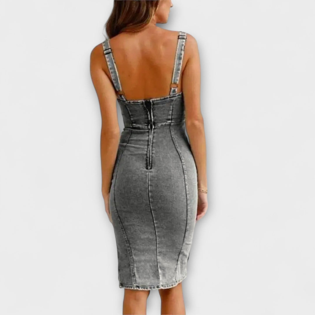 Daria – Figure-hugging dress in vintage wash